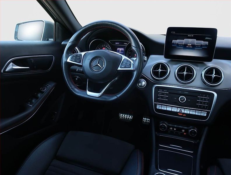 Mercedes-Benz GLA (2018) AMG line 220 4MATIC - fotka 7 z 23