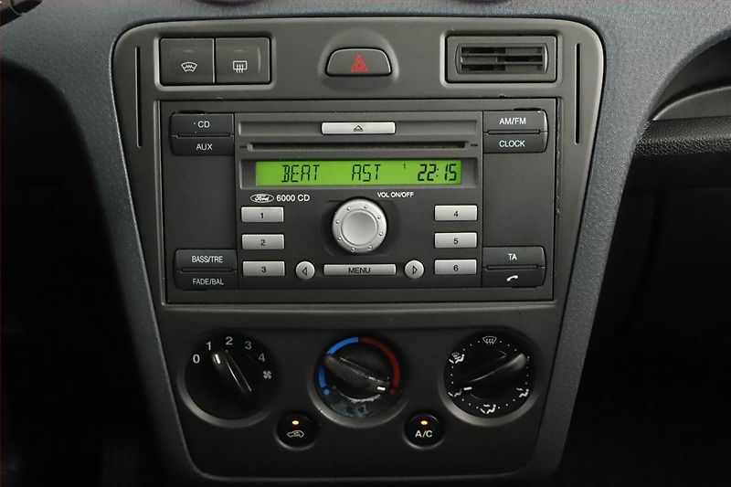 Ford Fusion (2010) 1.4, po STK, Tažné - fotka 9 z 12