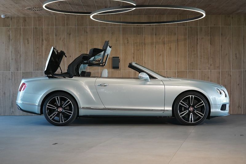 Bentley Continental GTC Mulliner, Masáže, Ventilace - fotka 5 z 52