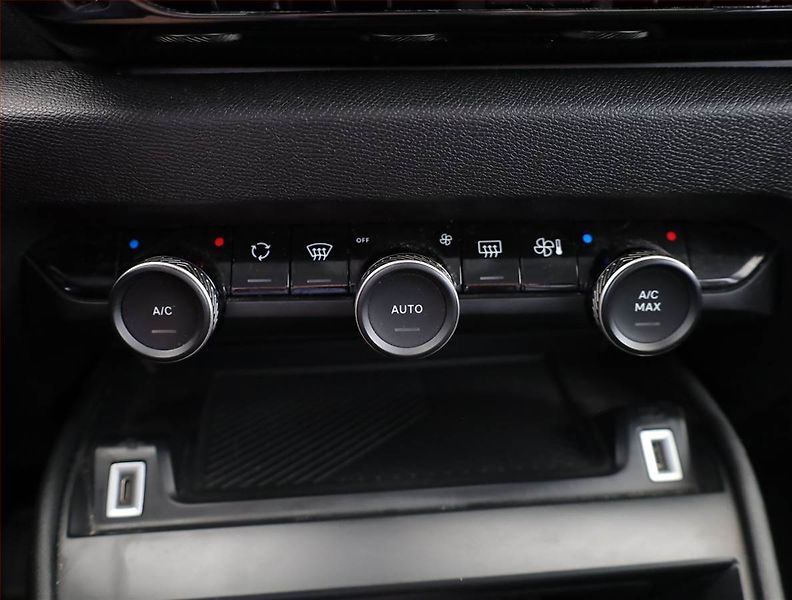 Citroën C4 (2021) 1.2 PureTech, Serv.kniha - fotka 11 z 16