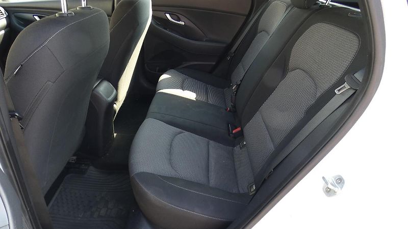 Hyundai i30 Kombi 1,0 T-GDI Trikolor - fotka 20 z 24