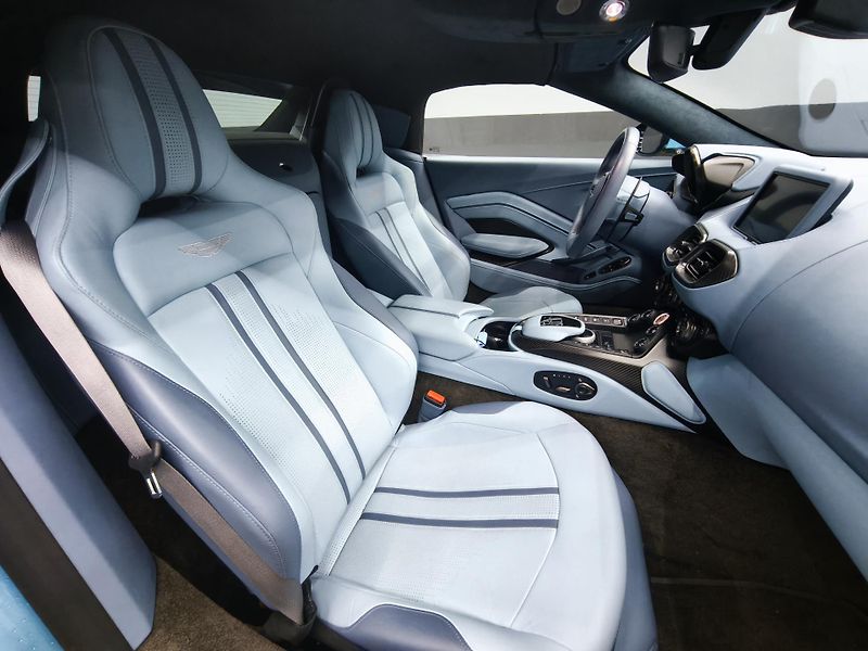 Aston Martin V8 Vantage (2022) - fotka 29 z 33