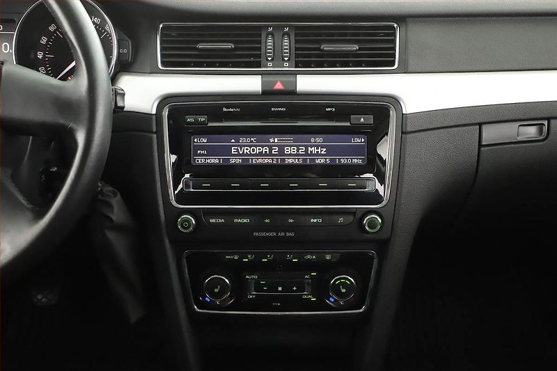 Škoda Superb (2012) 1.4 TSI, Tempomat - fotka 9 z 12