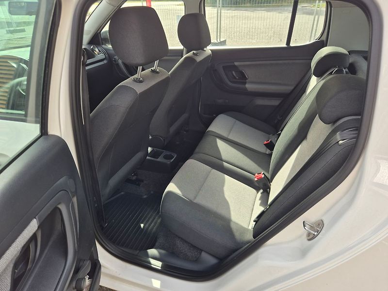 Škoda Fabia (2013) 1.6TDi 55kw, klima, pěkný stav - fotka 17 z 21