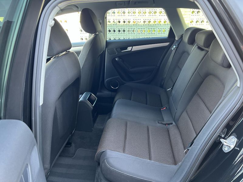 Audi A4 Allroad 2.0TDi QUATTRO AUTOMAT ALU - fotka 26 z 44