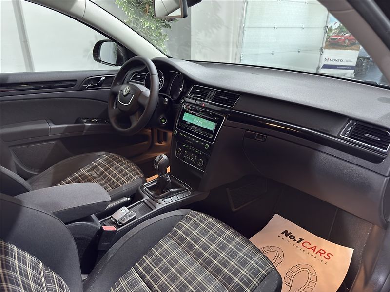 Škoda Superb 2,0   TDI 4X4 125KW ELEGANCE - fotka 17 z 31