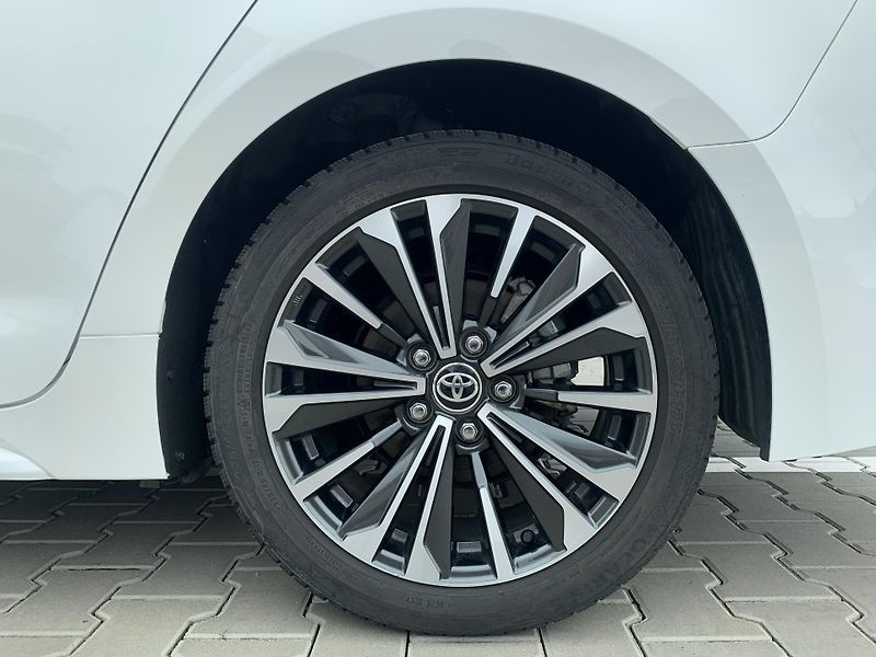 Toyota Corolla TS STYLE 1.8 HEV 103kW e-CVT - fotka 27 z 29