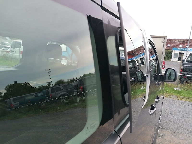 Citroën Berlingo (2021) XL 1.5 BlueHdi Shine Navi - fotka 26 z 32