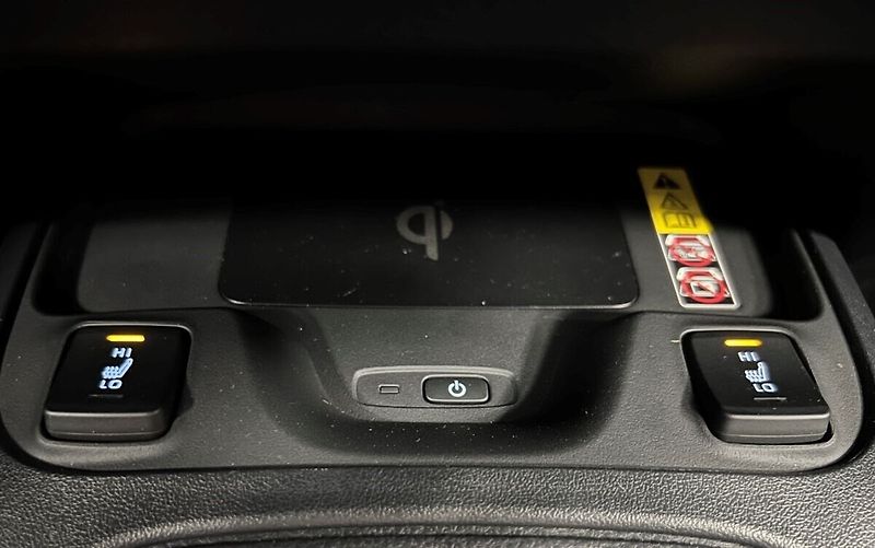 Toyota Corolla 1,8 Hybrid AT Comfort Business - fotka 8 z 17