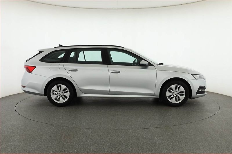 Škoda Octavia (2023) Ambition 2.0 TDI, ČR,1.maj - fotka 6 z 16