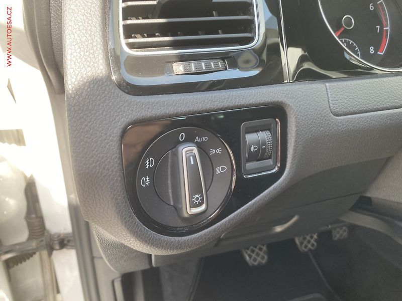 Volkswagen Golf (2015) 1.2 TSi, CUP, výhřev sed - fotka 15 z 17