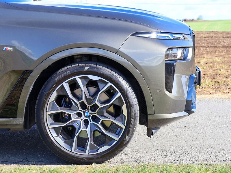 BMW X7 3,0 40d 250kW Xdrive M-Paket D - fotka 42 z 49