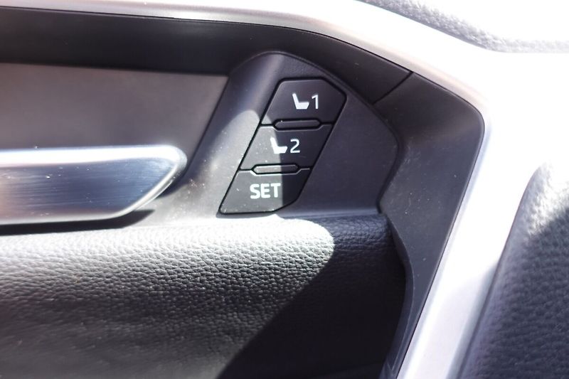 Toyota RAV4 2,5 PHEV Plug-in Selection VIP - fotka 12 z 38