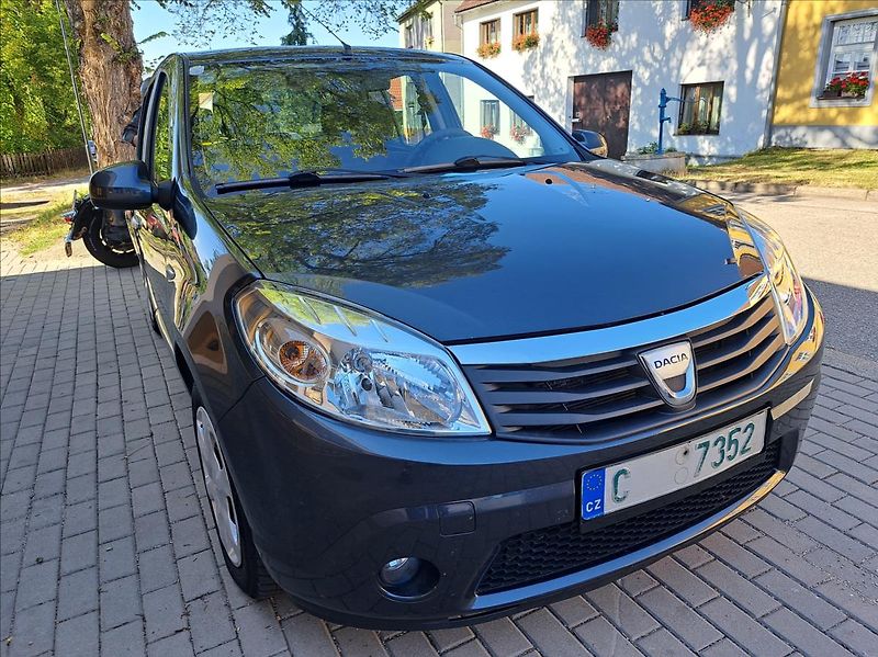 Dacia Sandero 1,2 16V klima - fotka 12 z 39