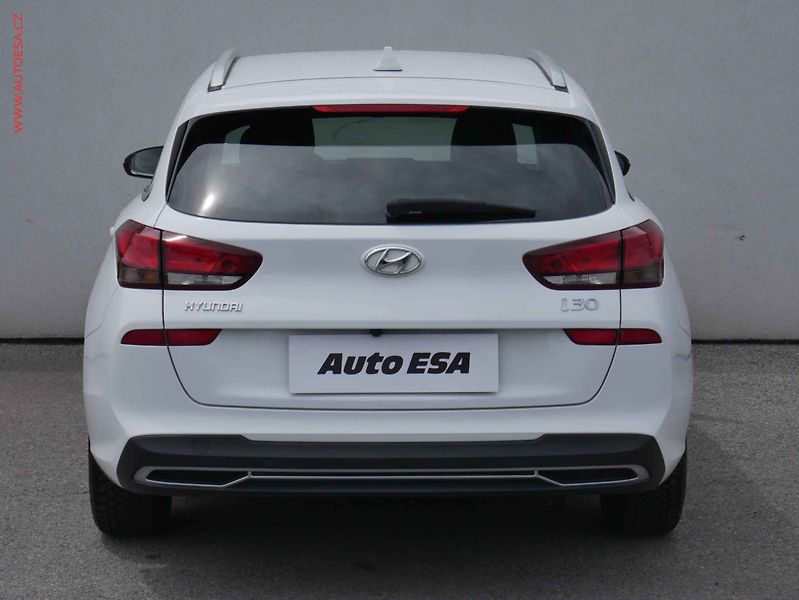 Hyundai i30 (2022) 1.5 T-GDi, 1.maj,ČR, Navi - fotka 5 z 23