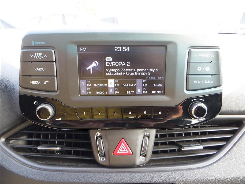 Hyundai i30 1,6 CRDi 85kW Komfort ČR DPH - fotka 17 z 23