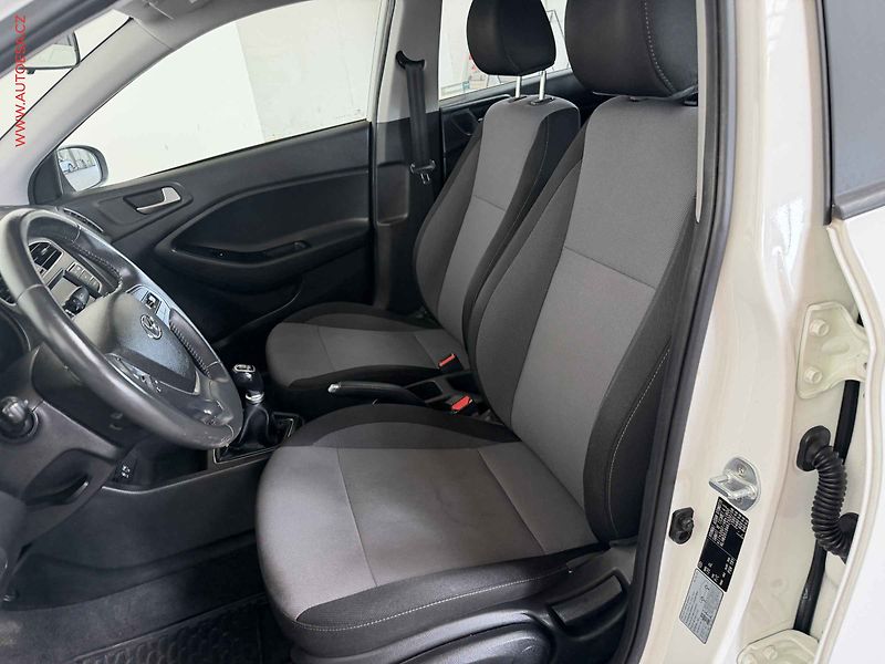 Hyundai i20 (2019) 1.2i, 1.maj,ČR, AC - fotka 9 z 16