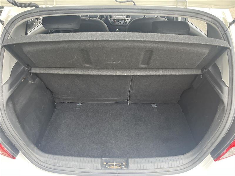 Hyundai i20 1,2 i  Family Space - fotka 16 z 21
