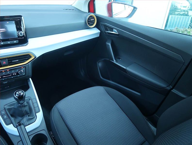 Seat Arona (2021) 1.0 TSI, Tempomat - fotka 8 z 16