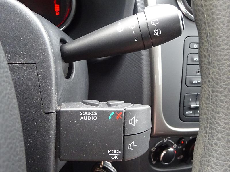 Dacia Sandero 1.2 55kW 2.MAJITEL ČR KLIMA - fotka 18 z 22