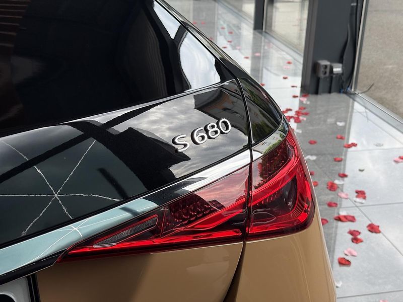 Mercedes-Benz Třídy S Maybach S 680 4M VIRGIL ABLOH - fotka 5 z 28