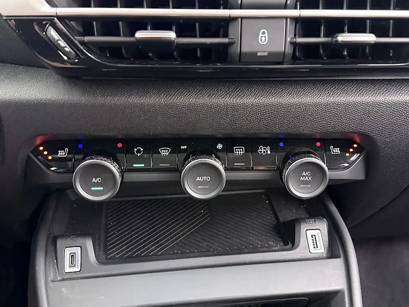 Citroën ë-C4 100kW 50kWh Feel 1.Maj DPH - fotka 6 z 11