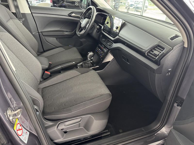 Volkswagen T-Cross (2025) 1,0TSi DSG IQ.LIGHT TAŽNÉ NAVI - fotka 23 z 32