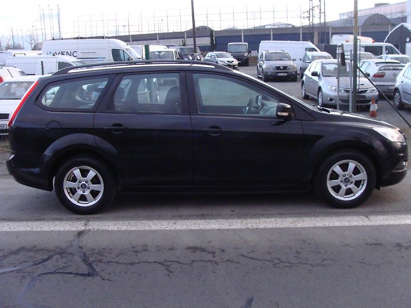 Ford Focus 1.6i - fotka 7 z 25