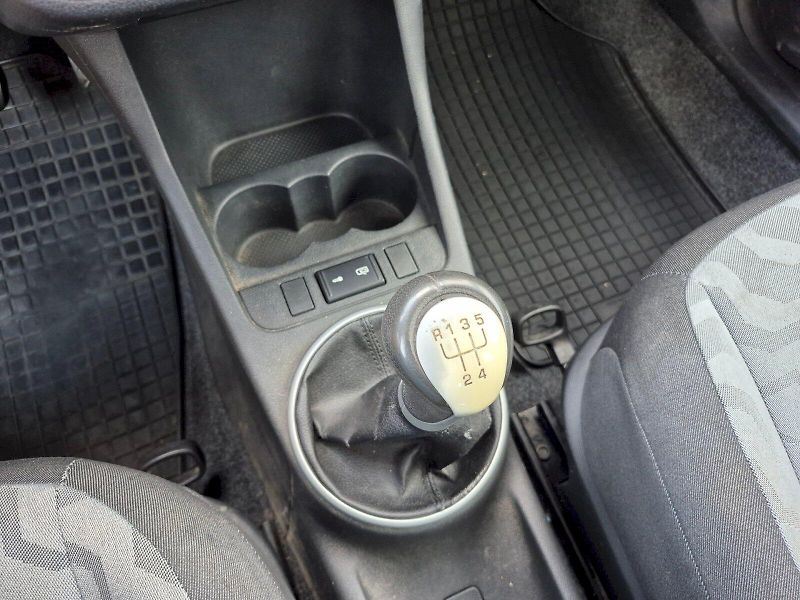 Škoda Fabia (2009) Ambiente Plus 1.9 TDI 77kW Com - fotka 17 z 22