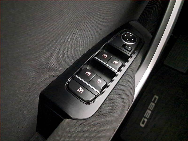 Kia Ceed (2023) 1.5 T-GDI, Serv.kniha - fotka 18 z 18