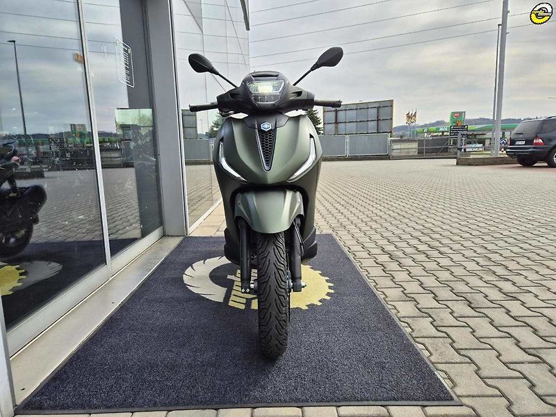 Piaggio Beverly 300 S (2024) VÝPRODEJ EURO5 - fotka 9 z 24