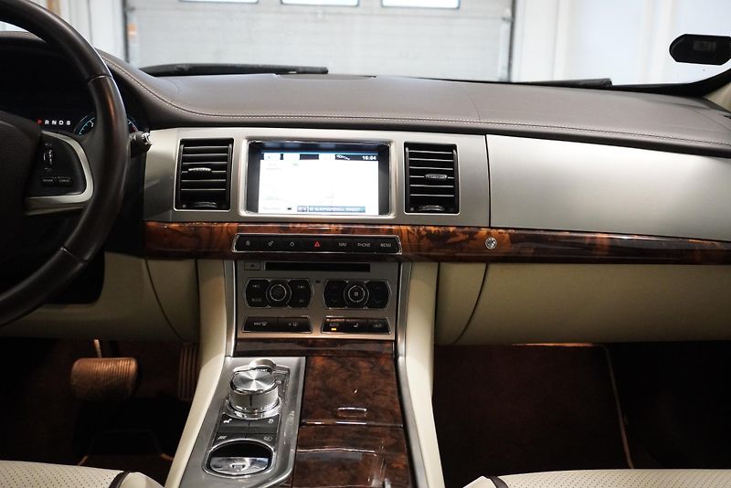 Jaguar XF 3.0D 202kW S-PORTFOLIO - fotka 21 z 34