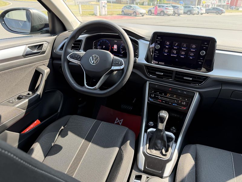 Volkswagen T-Roc 1,5 TSi/110kW LIFE - DSG,TZ,.. - fotka 39 z 64
