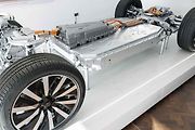 Baterie s využitelnou kapacitou 118 kWh je na spodní straně chráněna odolným zakrytováním.