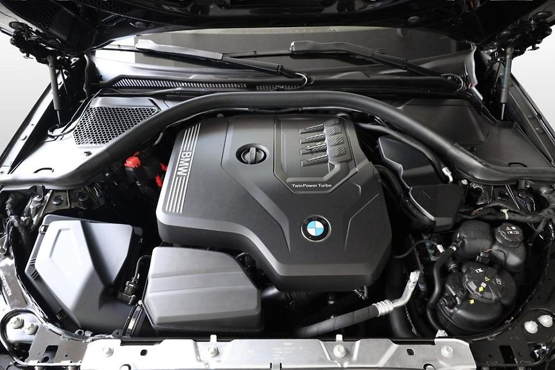 BMW Řada 3 330i xDrive Touring - fotka 9 z 21