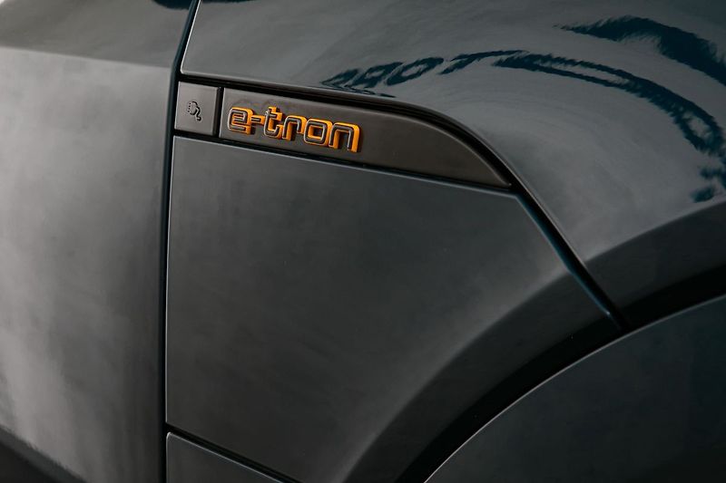 Audi e-tron 55 300kW Kessy ACC HUD ZÁRUKA - fotka 10 z 37