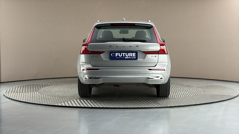 Volvo XC60 2.0 B4 AUT AWD Plus Dark - fotka 5 z 31
