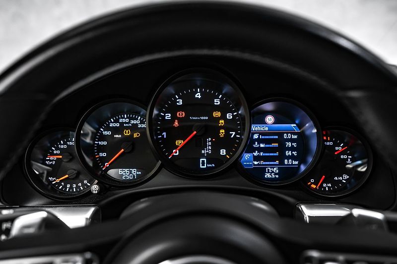 Porsche 911 Carrera 991 Sport Chrono BOSE - fotka 22 z 24
