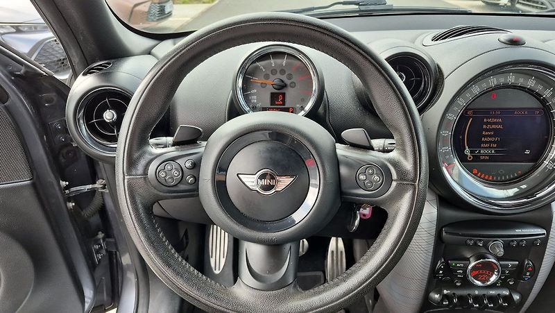 Mini Cooper 2,0 SD ALL4 - fotka 13 z 25