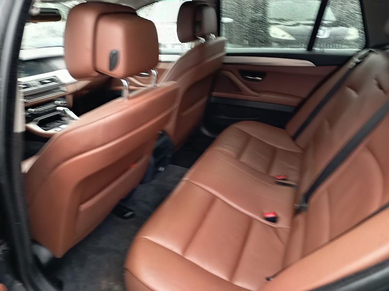 BMW Řada 5 (2011) 535i xDrive - fotka 31 z 50