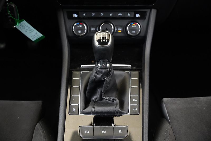 Škoda Superb - fotka 23 z 26