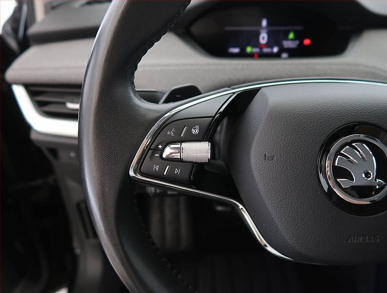 Škoda Enyaq (2023) Suite iV 80 (82 kWh), SoH 94% - fotka 23 z 29