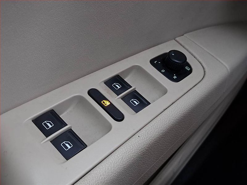 Škoda Superb (2014) 2.0 TDI, Automat, Kůže - fotka 21 z 23