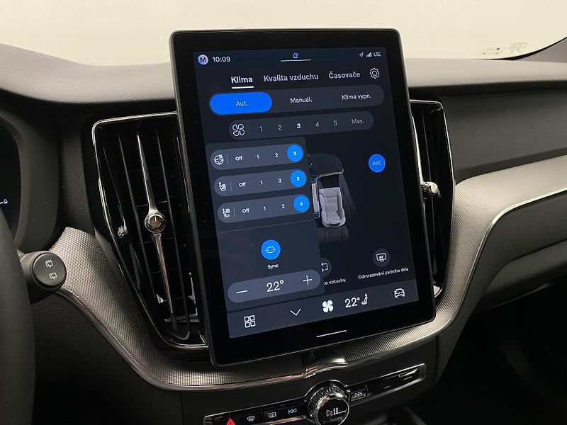 Volvo XC60 T8 AWD RECHARGE BLACK EDITION - fotka 40 z 63