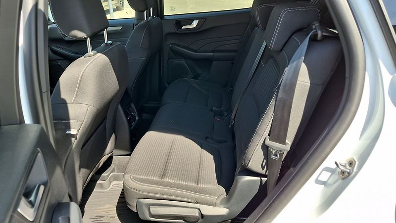 Ford Kuga 1,5 EcoBoost Titanium 110 kW - fotka 10 z 25
