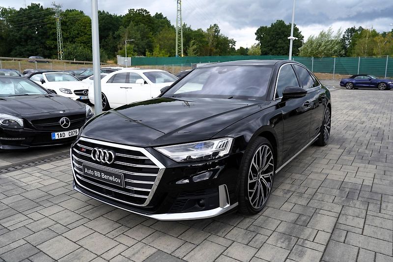 Audi S8 4.0 TFSI Quattro/B&O/Matrix/57 - fotka 2 z 48