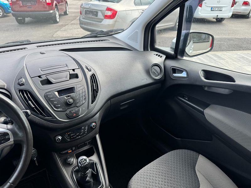 Ford Tourneo Courier (2019) 1.0 EcoBoost 73kW - fotka 14 z 29