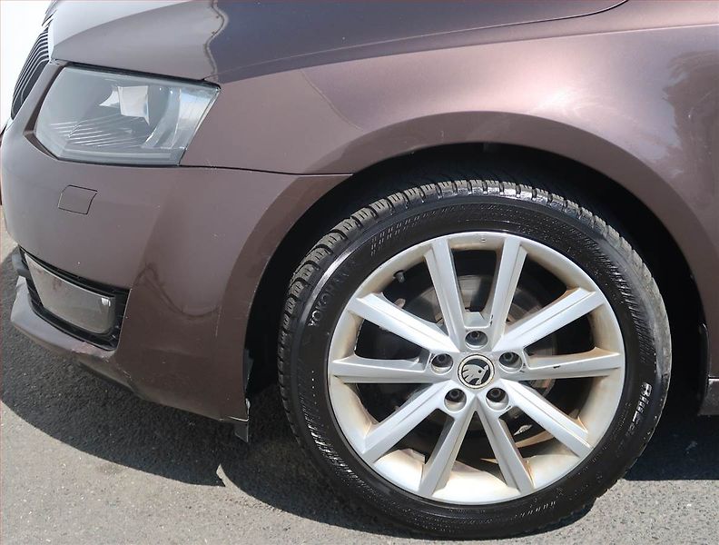 Škoda Octavia (2014) Elegance 1.2 TSI, Navi, Xenony - fotka 15 z 20