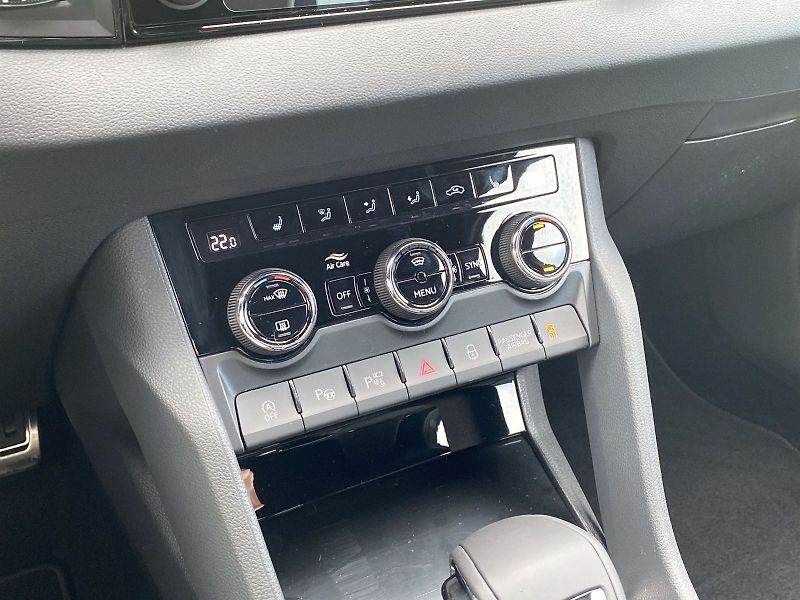 Škoda Karoq (2025) TDI 4x4 DSG Sportline - fotka 26 z 35