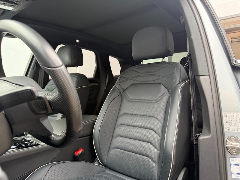 Volkswagen Touareg R-Line V6 3.0 TDI - fotka 9 z 12